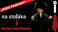 „Bába českého standupu" kojí vodníky z mostu a vypráví o životě po padesátce